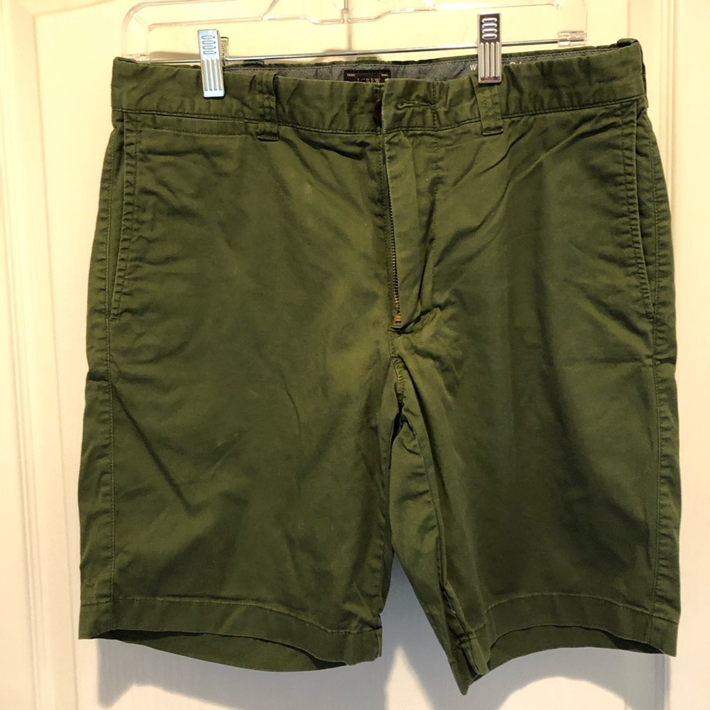 J Crew Green Flat Front Shorts - 31 Waist 9 Inseam